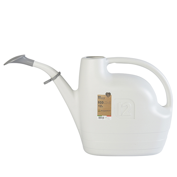 ハスクチを使用しない際はボディに付属されたホルダーリングへ収めることができる万能タイプのジョーロ。