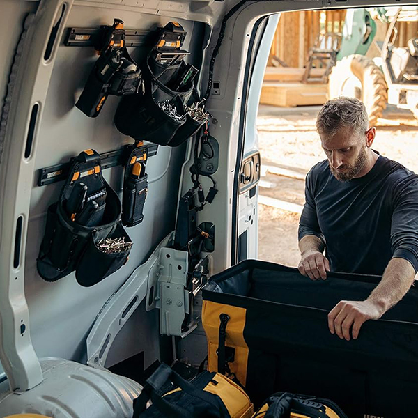 TOUGHBUILT ClipTechハブを使用しポーチをスマートに保管