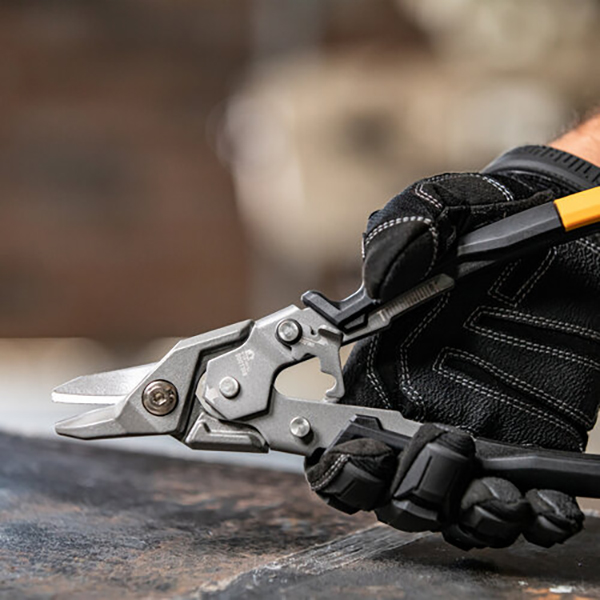 TOUGHBUILTヘビーデューティー仕様スニップ(金切鋏)。
