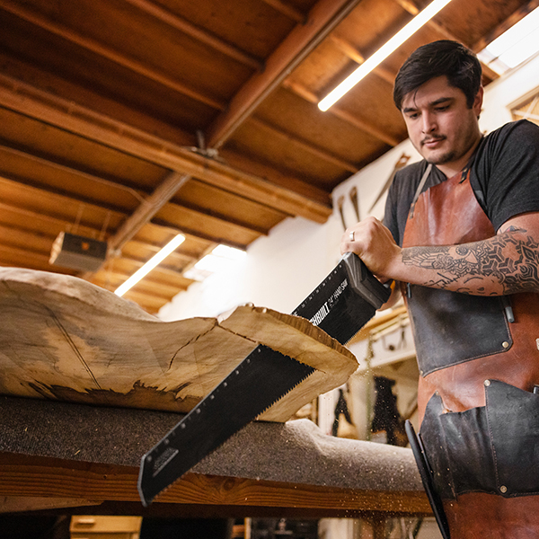 TOUGHBUILTヘビーデューティー24インチハンドソー。