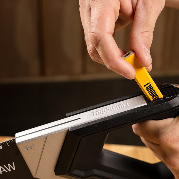 TOUGHBUILTヘビーデューティー24インチハンドソー。