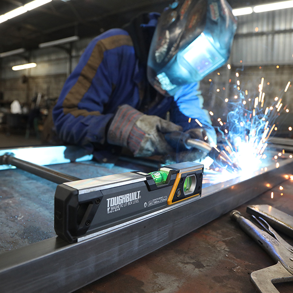 認識性に優れたバイアルを採用してあらゆる角度の水平を計測可能。