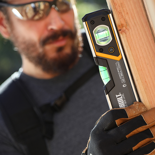 認識性に優れたバイアルを採用してあらゆる角度の水平を計測可能。