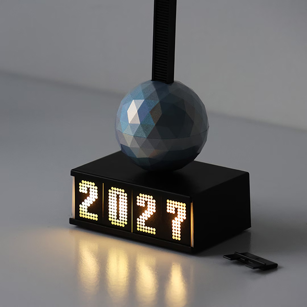 あのNew Yorkの大晦日の風物詩を再現した、ミニチュア「ボール・ドロップ」。