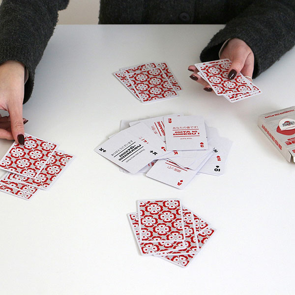 世界中を旅していたバックパッカーが手がけたフレーズトランプ