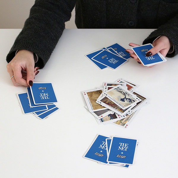 世界中を旅していたバックパッカーが手がけたフレーズトランプ