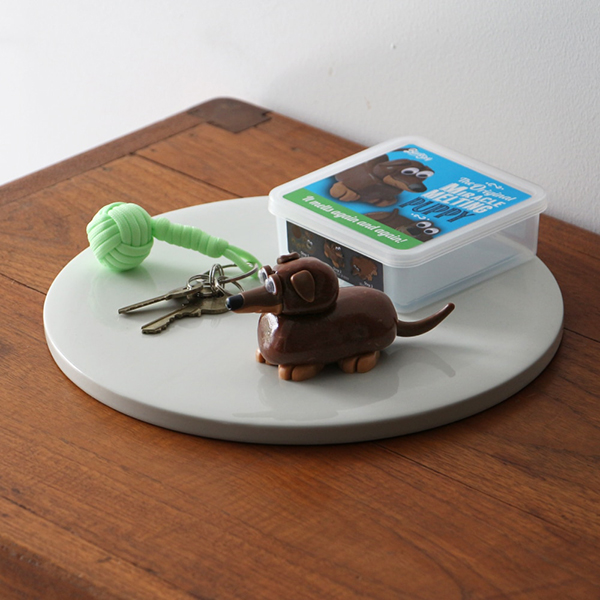 何度でも繰り返しつくって楽しめるシリコン粘土の子犬制作キット。