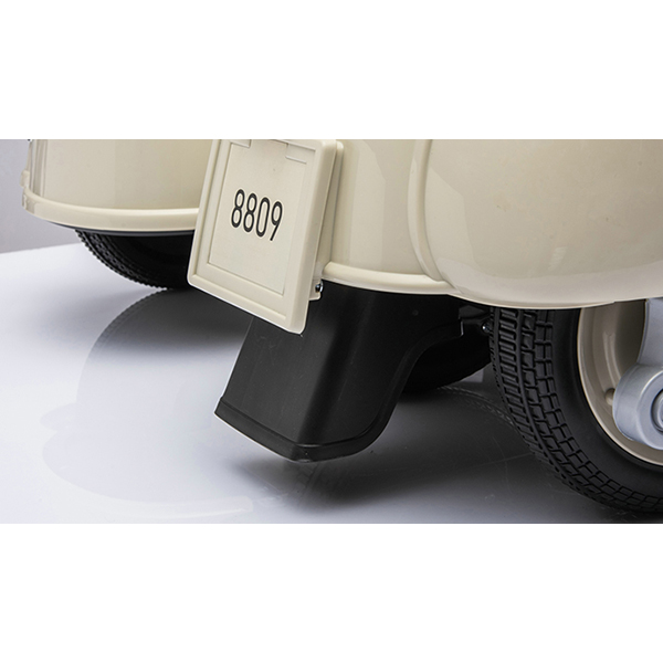 ミニベスパに2人で乗れるサイドカーが付いて登場！