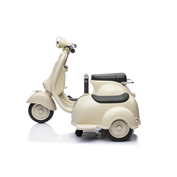 ミニベスパに2人で乗れるサイドカーが付いて登場！