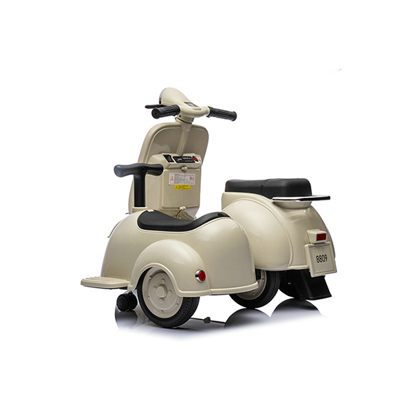 ミニベスパに2人で乗れるサイドカーが付いて登場！