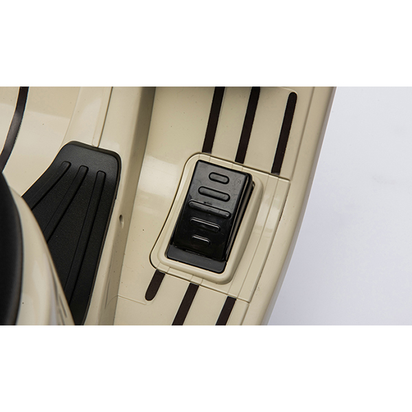 ミニベスパに2人で乗れるサイドカーが付いて登場！