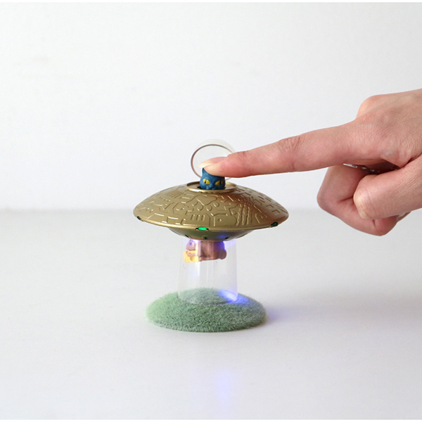 もし愛猫が地球外生命体だったら？というユニークな発想から生まれたUFOトイ。